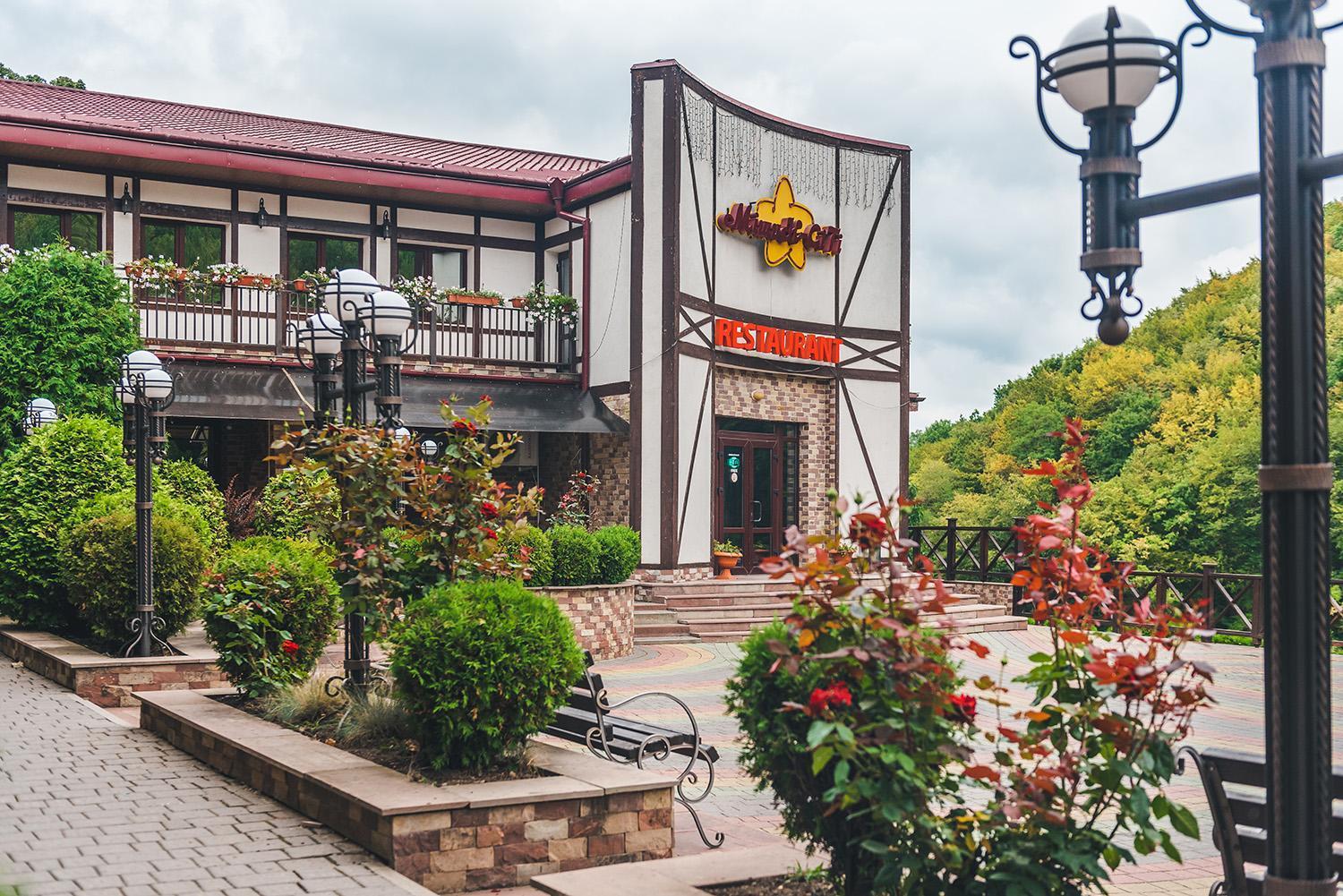 Mishyn-City Hotel Dobrovlyany Exterior photo